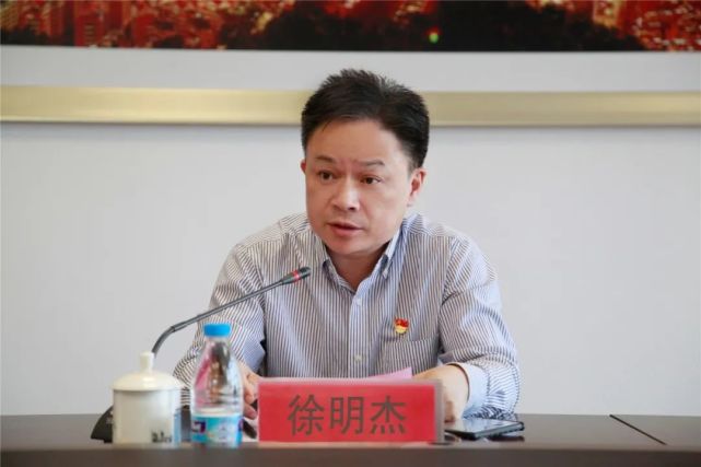 上午,泉州第一中学干部大会在东海校区陈守仁基金大楼九楼会议室举行