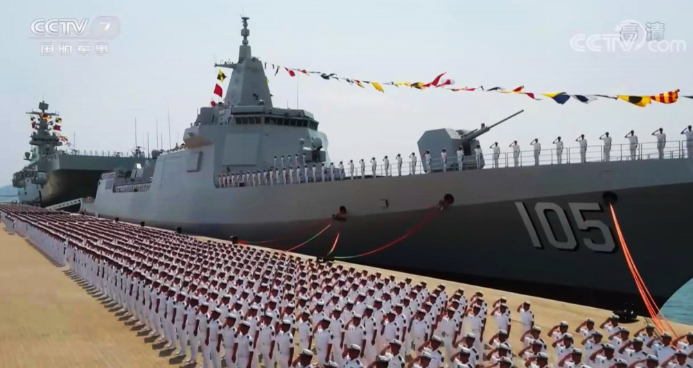 中国海军三艘主力舰入列,为何能让人感慨万千?