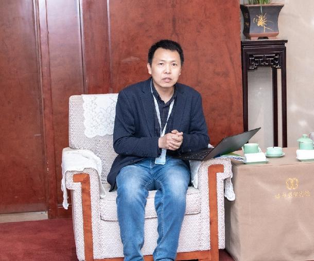 图为水电水利规划设计总院水库经济部副主任彭幼平针对中国水电移民