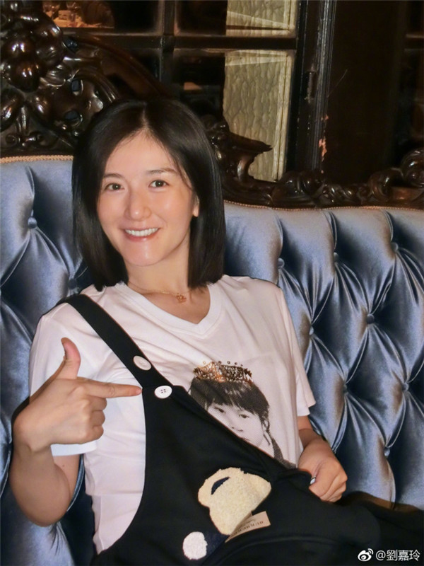 看到谢娜发的微博,粉丝都在等着她赶紧生完宝宝回归呢.