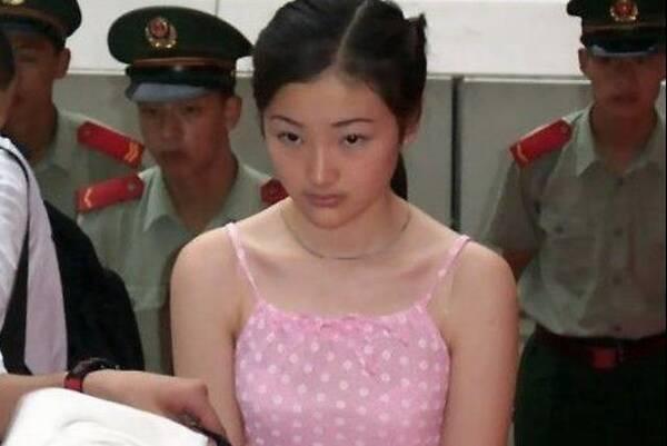 美女罪犯毕丽梅:移情富豪毒害穷男友,被枪决后在火葬场"复活"_腾讯