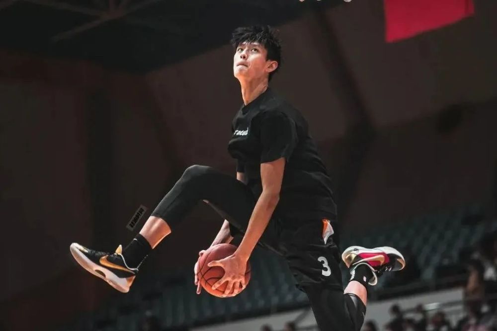 不得了了！跳过大学！直接去发展联盟！他还能进NBA？