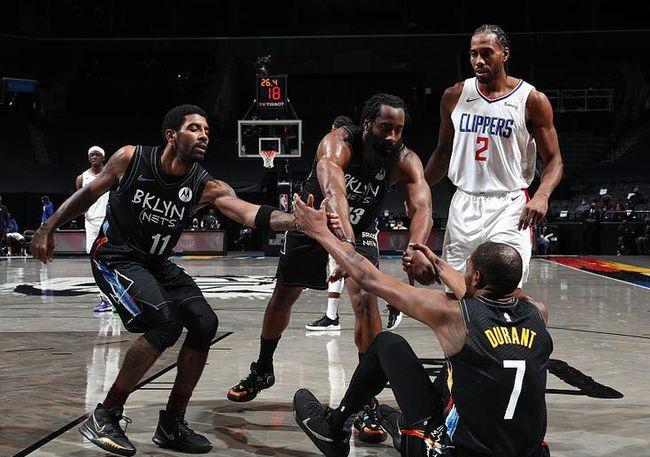 NBA又伤一人！独行侠大将90度扭伤，东契奇太难了！