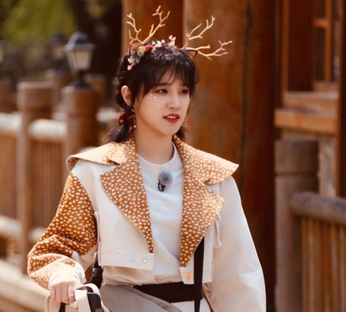 《奔跑吧9》录制,宋雨琦终于归队,两大男神加盟观众有眼福了_腾讯新闻