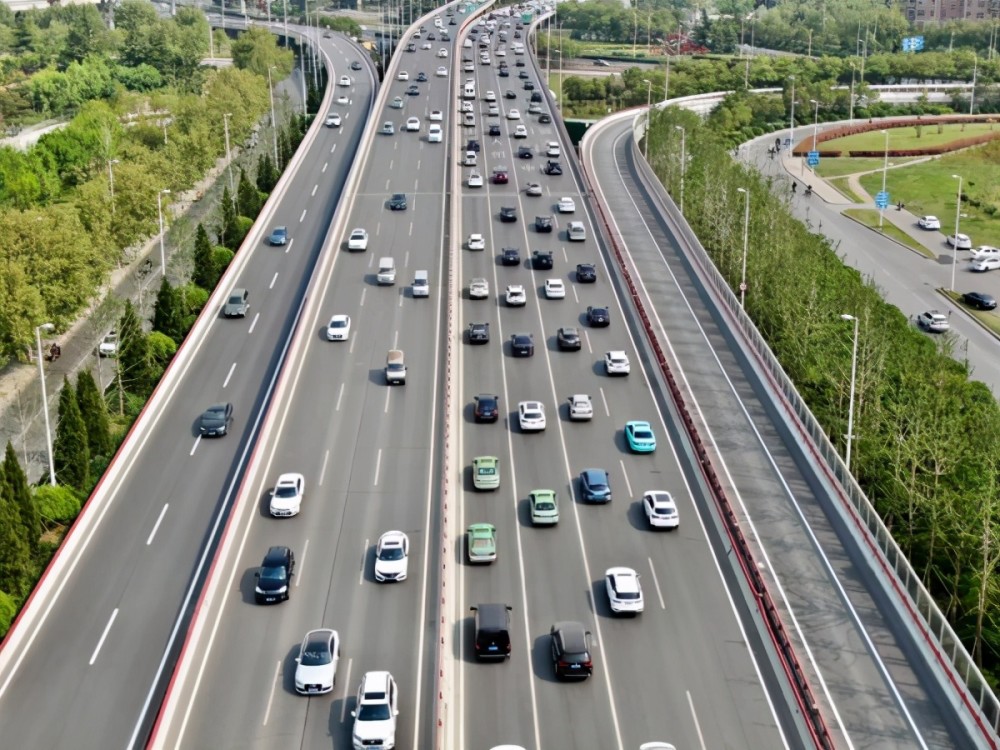 郑州市三环沿线及各个出入市口,陇海高架桥,农业路高架桥,京广快速路