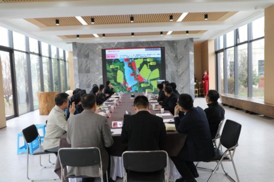 莲花山度假区党工委班子集体现场办公解企业难题