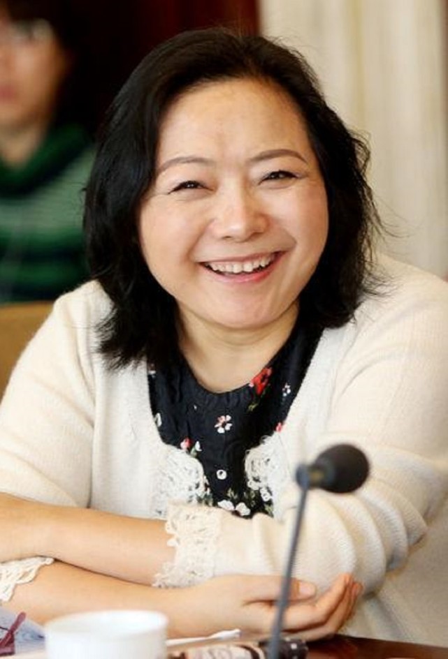 "富豪婚姻也艰难" 年轻时候的吴亚军 ,长相标致,再加上很有 实干精神