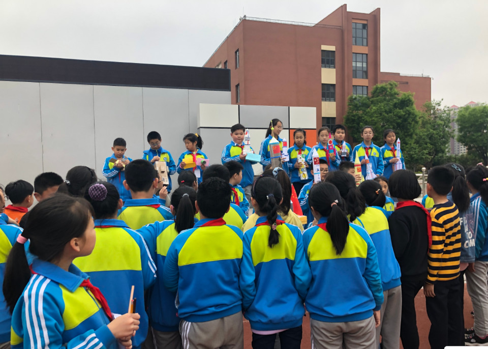 童心共筑航天梦济南市芙蓉小学开展航天日主题教育活动