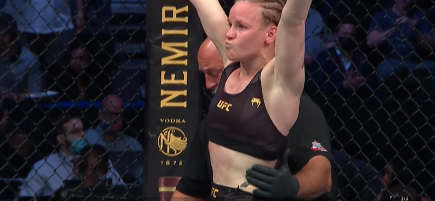 舍甫琴科冠军卫冕战,安德拉德小体型意图复刻抱摔罗斯的战术