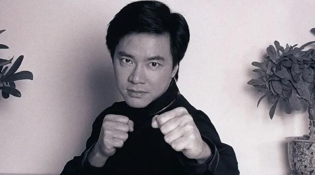 唐季礼进入了"刘家班",并拜刘家班的小侯(侯耀宗)为师,自此开始在武指