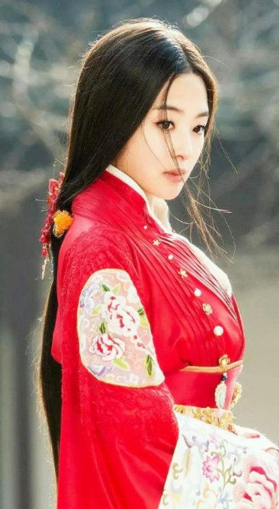 赵飞燕在跳舞的时候无意间发明了一种裙子从此风靡中国上千年