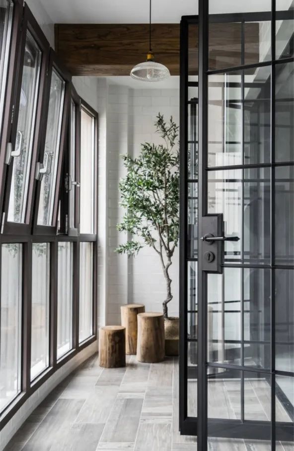 当然,客厅与阳台之间,也可以选择这种形式