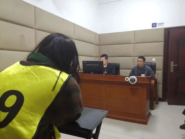 经查,该犯罪团伙打着棋牌游戏的幌子,实则通过一款名为"旋友圈"的app