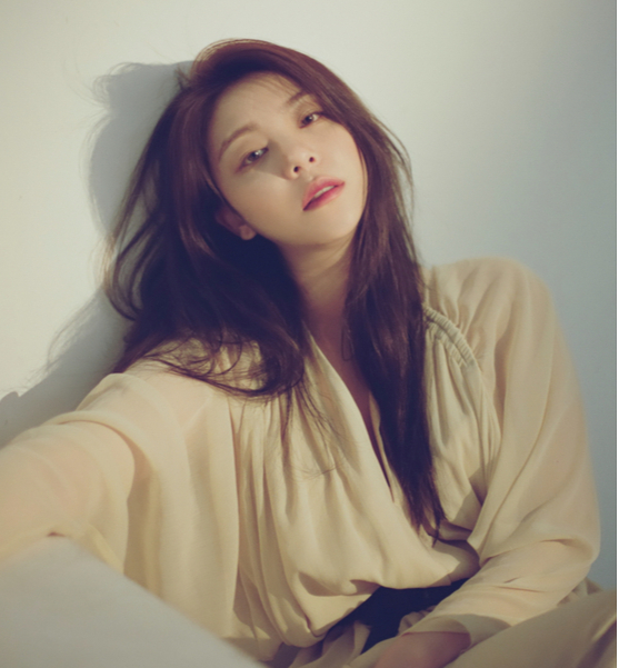 李艺真的"爱"的跟踪列表在五月发行前公布_腾讯新闻