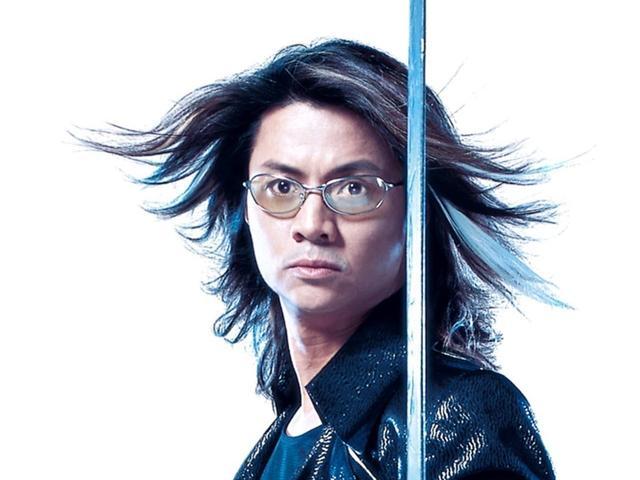 为陪妻子治病退圈,为患病妻子花掉上亿资产,如今57岁仍不离不弃