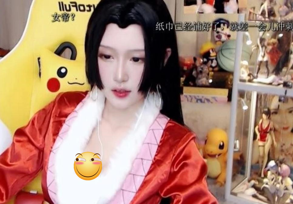 腐团儿cos海贼王女帝碾压其他颜值网红这才是真女帝