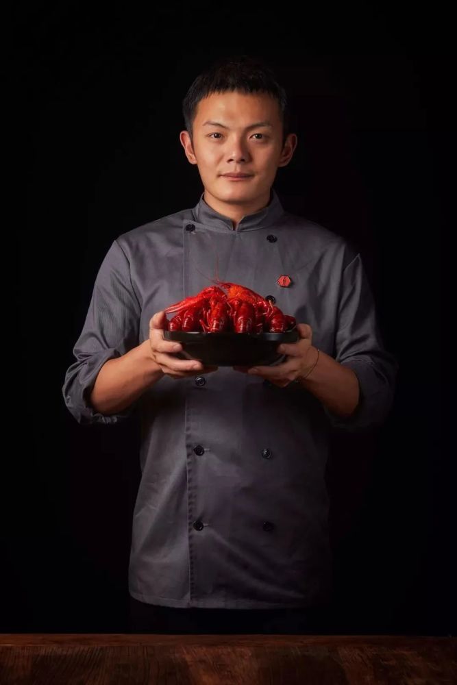 文和友的创始人名叫文宾,他生长于长沙老城区坡子街,创业的起点也在