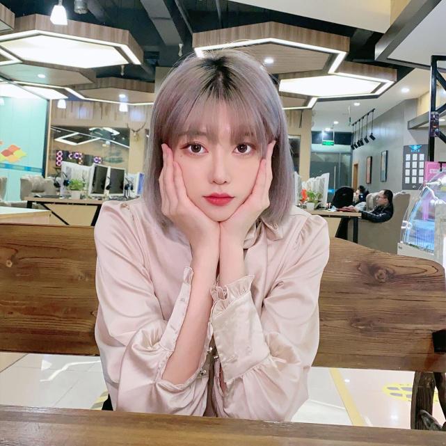 520块一小时王者女陪玩,咬米本人素颜照片"扒出",对比沫子差距太大