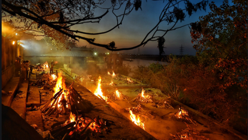 印度一城市一天火化476具尸体,但政府称仅有3人死于新冠