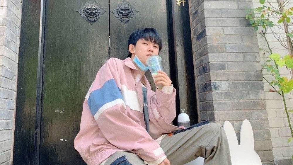 于子淇与粉丝们分享下班趣事粉丝表示于子淇太辛苦了