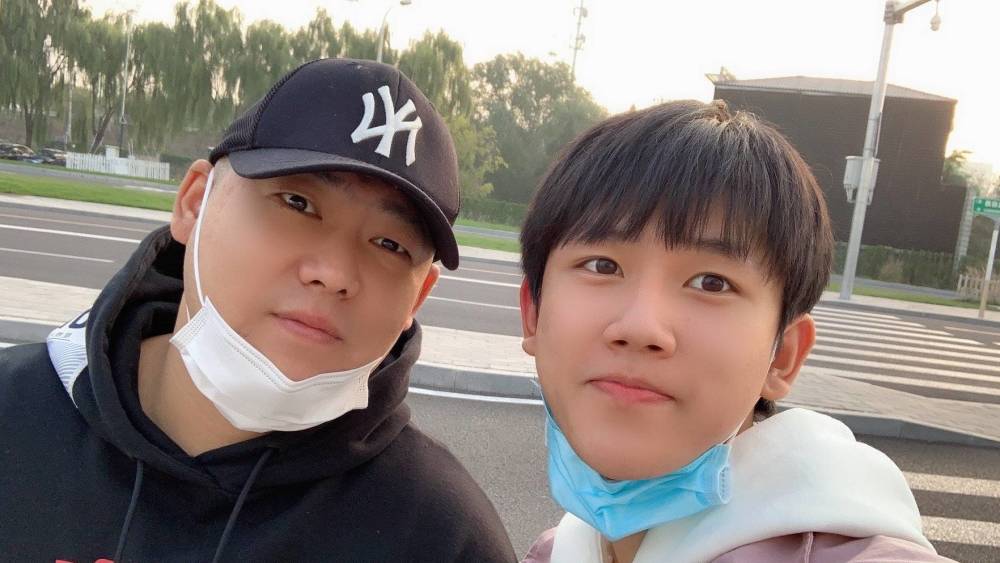 于子淇与粉丝们分享下班趣事粉丝表示于子淇太辛苦了