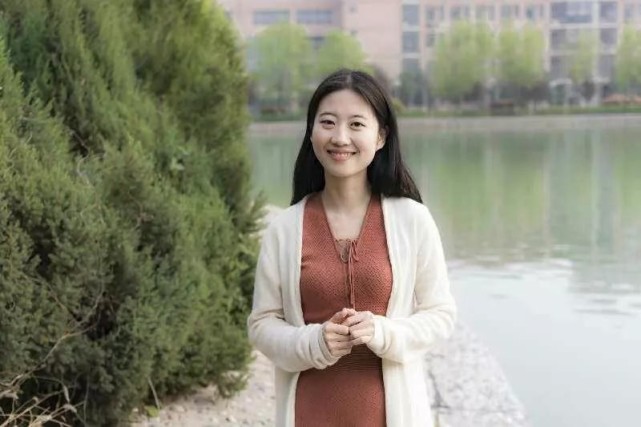 "女神"副教授火了|陕西科技大学|白岩松|央视|陕西|区图书馆|杨素秋