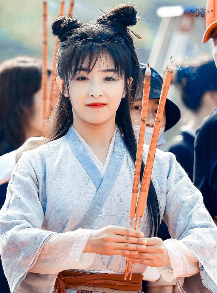 张含韵终于翻身当女主又一部新剧已经开机古装造型少女感爆棚