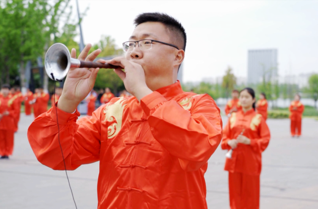 大场面百名唢呐艺人吹奏红歌庆祝建党100周年