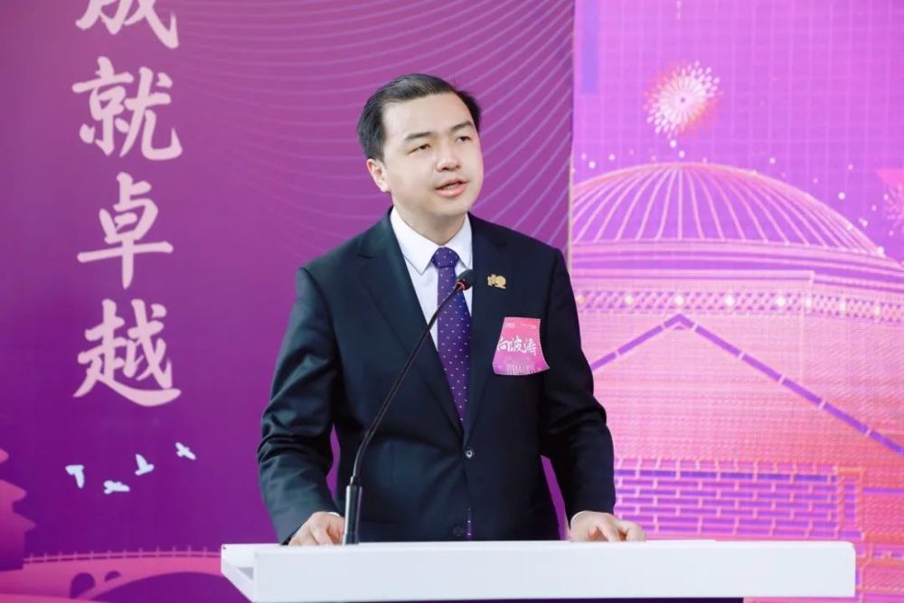 向波涛副书记致辞 温少祺在致辞中向大家介绍这枚个性化服务专用邮票