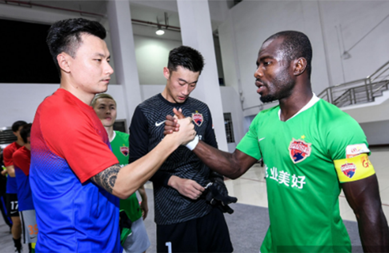 吴金贵和小克鲁伊夫很低调拉多尼奇很会戴高帽吴指导的战术很欧化