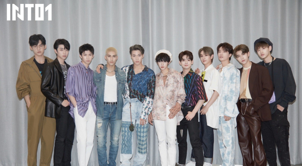 创4成团首张合照发布刘宇站c位十一位队员超萌身高差