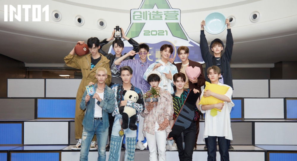 创4成团首张合照发布刘宇站c位十一位队员超萌身高差