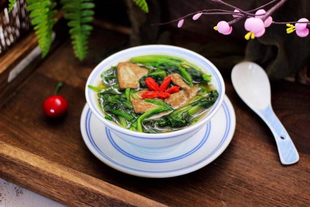 牛奶 腰果午餐:大米饭  咖喱土豆炖牛腩  肉丝炒藕片  菠菜猪肝汤午点