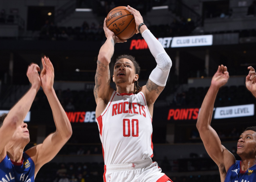 连续罚进7球帮助火箭队打开局面,并且dj·威尔森在内线连续吃饼独得6