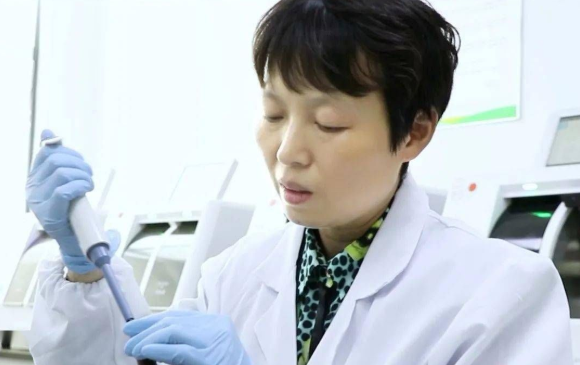 陈莉莉在疲倦的极限中,既体会到作为一名医生的职责,也明白了自己对于