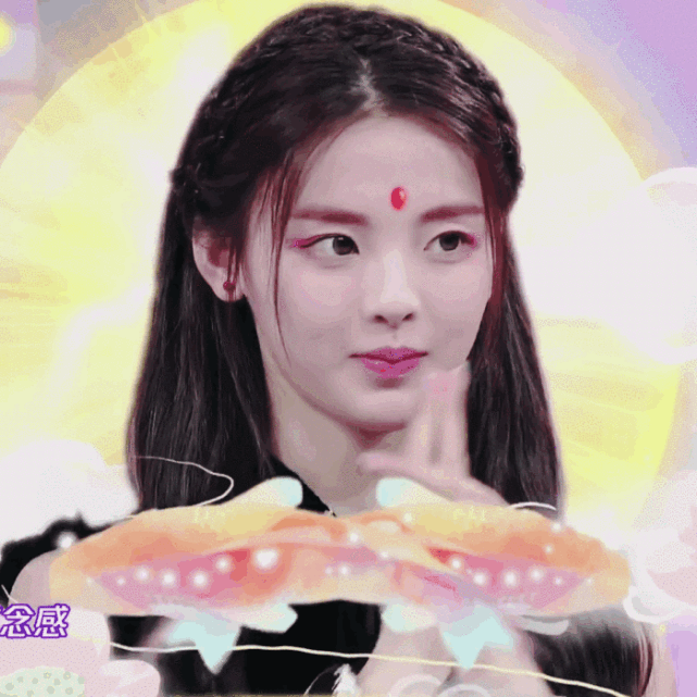 第一个就是原本只是为了赚2000元通告费的杨超越,她既不会唱歌也不会