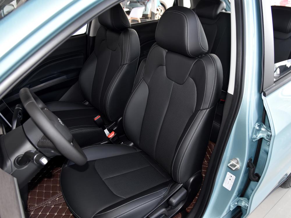 适合年轻人的代步车空间还不错续航401km带你看哪吒v