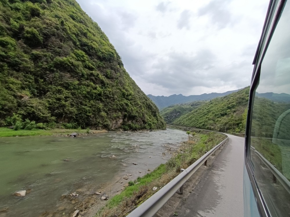 这便是211国道秦岭段.