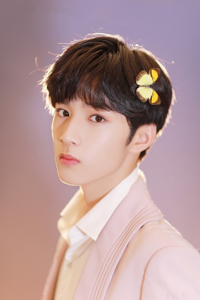 刘耀文 是幺儿更是狼崽 腾讯新闻