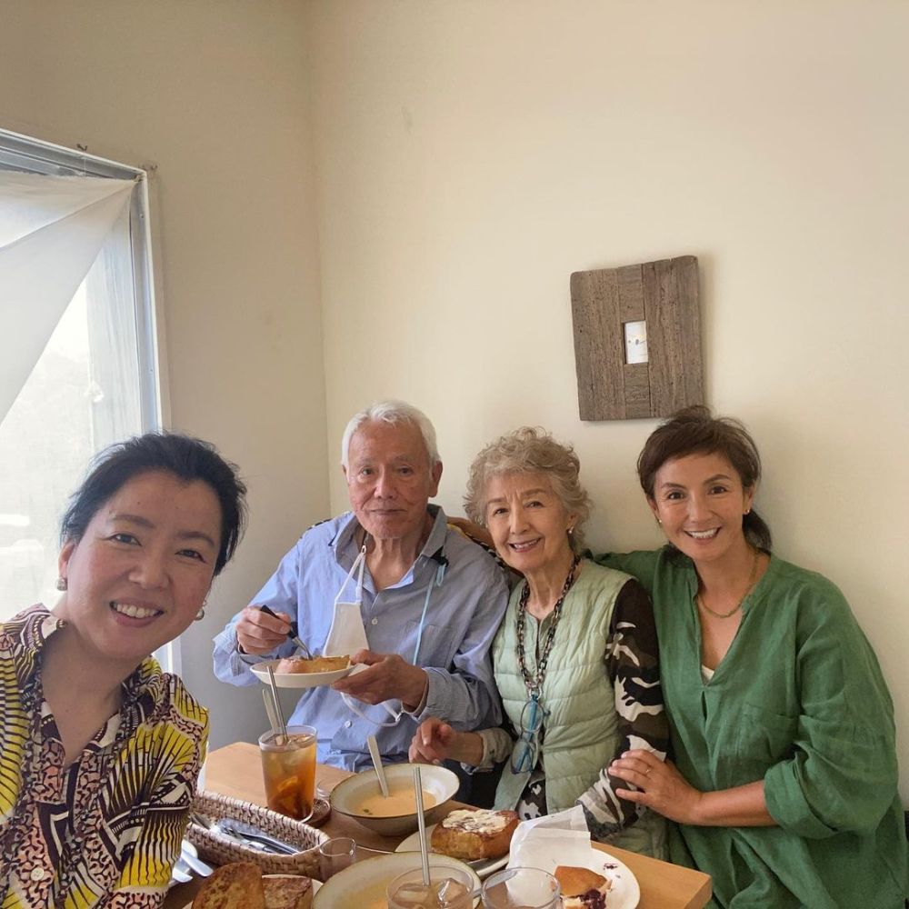 吉本多香美向粉丝汇报情况 父亲黑部进一切安好 元气满满 腾讯新闻