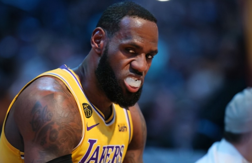 勒布朗-詹姆斯[var1] NBA历史前五球星最新排名曝光！詹姆斯居然垫底，榜首绝对无可挑剔！