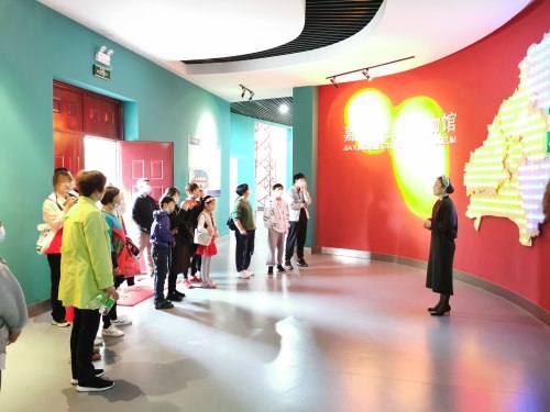 这场"平安童行"活动走进嘉兴电力博物馆