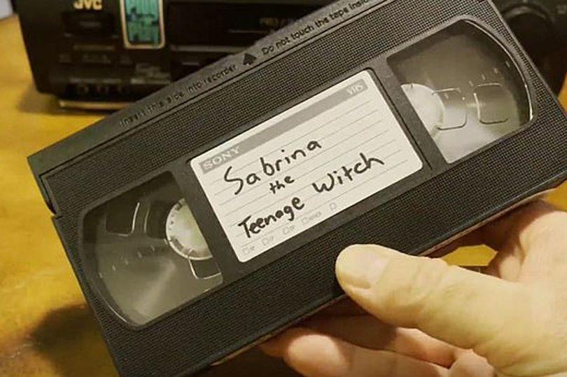 未归还20年前租的录像带,美国女子惊恐发现自己成了通缉犯,还可能坐牢