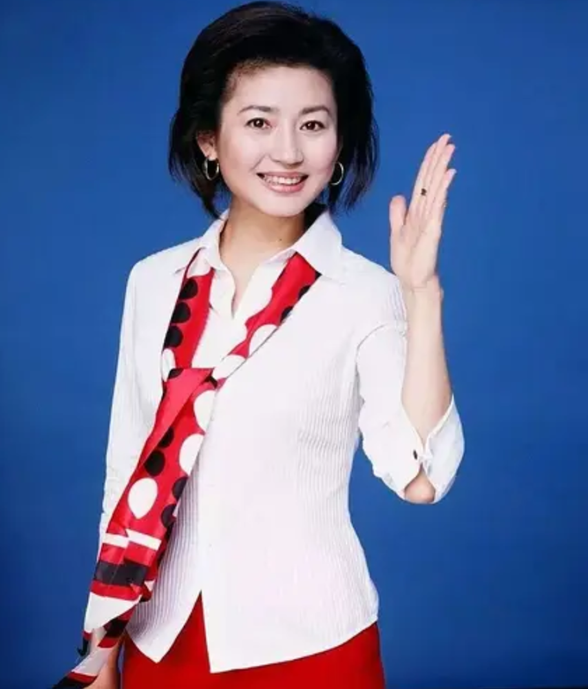 王小丫主持开心辞典大红两段婚姻无子女53岁生活低调