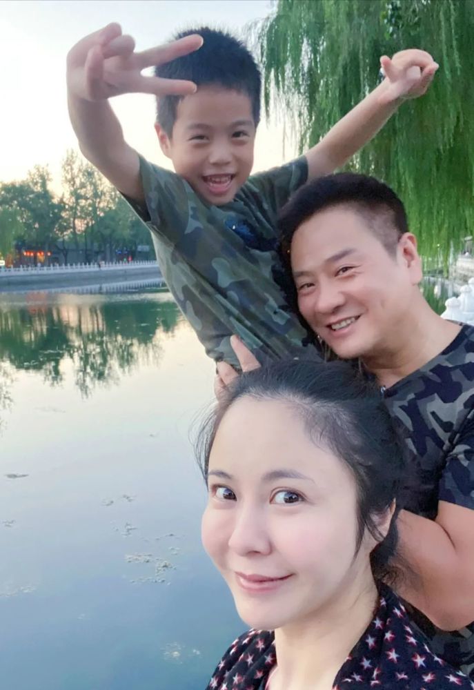 生女后被离婚,前夫连奕名娶小8岁杨若兮,她认真搞事业做女王_腾讯新闻