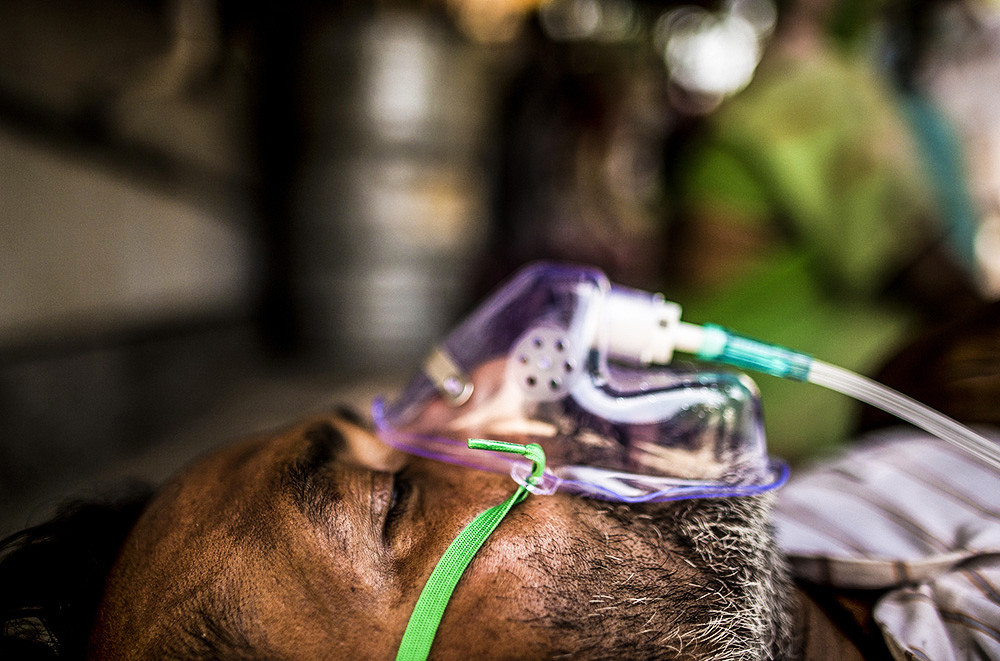 图集失控的印度疫情医用氧气告罄火化场地短缺