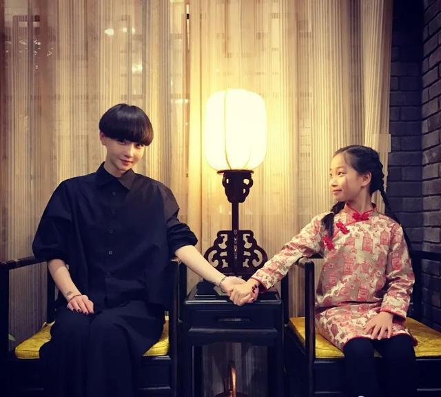 高晓松妹妹:颜值不输嫂子夕又米,嫁德国人生混血比哥哥活得潇洒