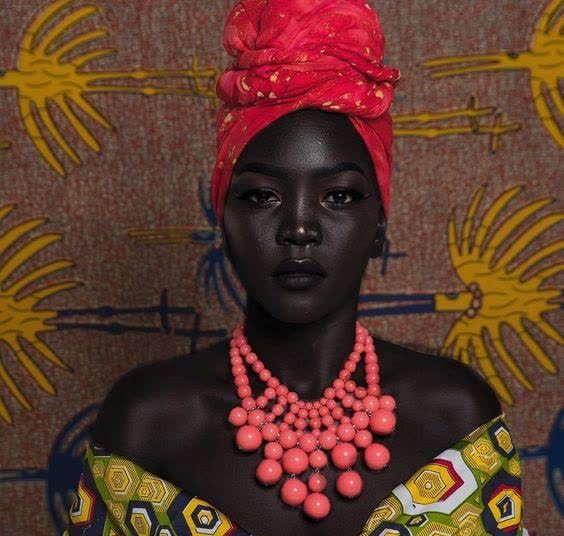 世界最美的黑人女模特,连牙龈和嘴唇都是黑色,但却美得惊艳众人