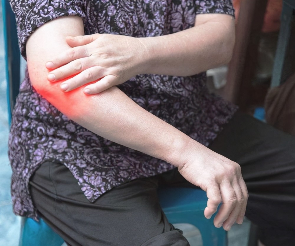 改善饮食结构饮食因素是造成痛风发作的主要原因,如果吃了太多高嘌呤