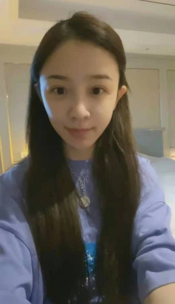 与土豪奔现两年后周二珂首度复播已是自由人随时可以复出